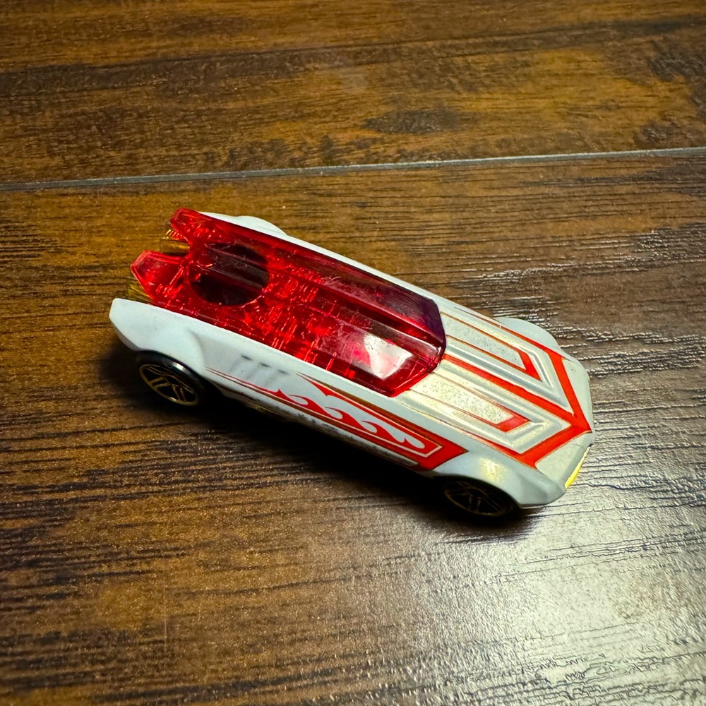 Vintage 2002 Hot Wheels Whip Creamer II 2 Red, White Roof Opens Rare Car Collect